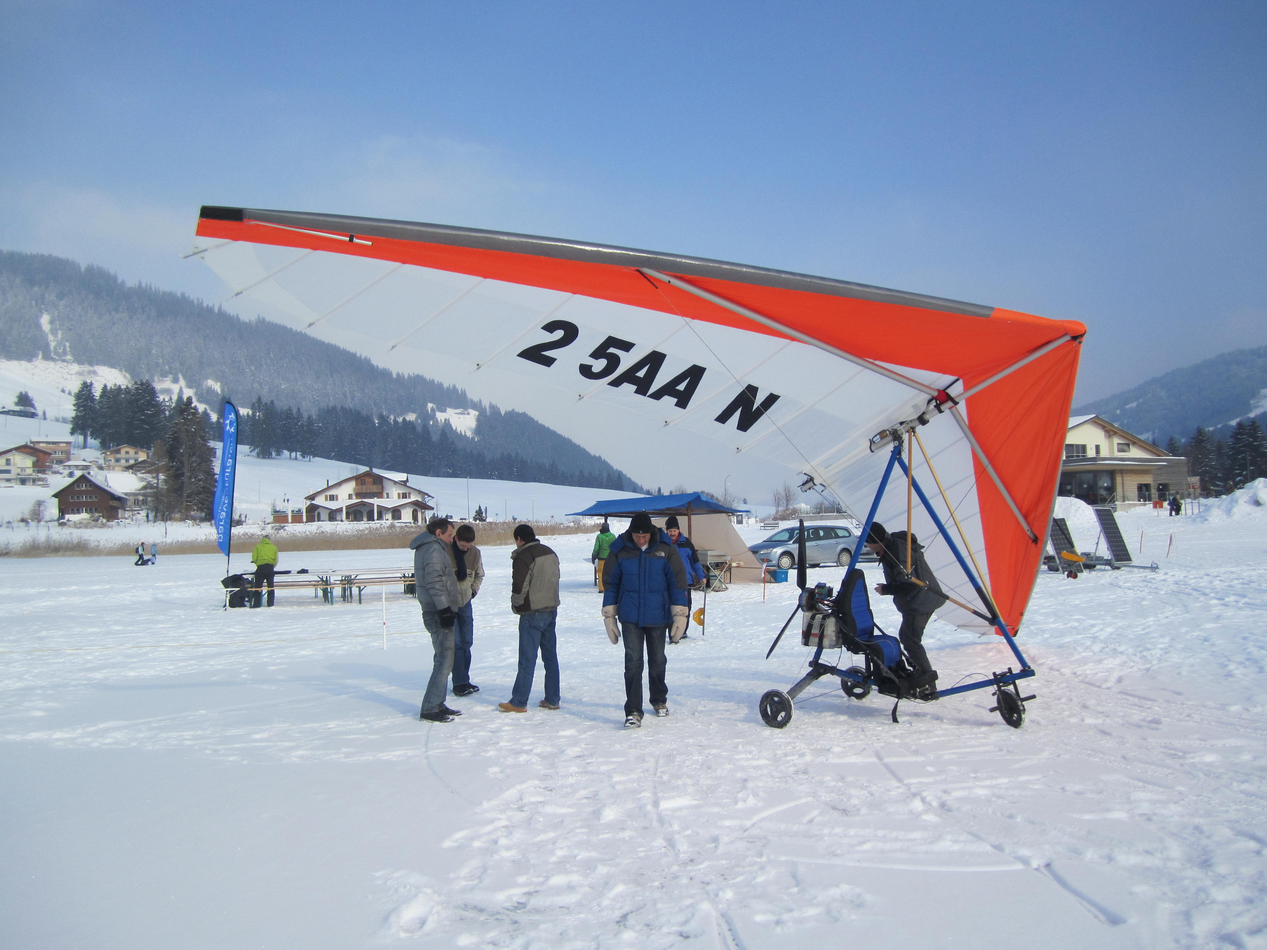 Flugvorführung auf dem gefrorenen Schwarzsee